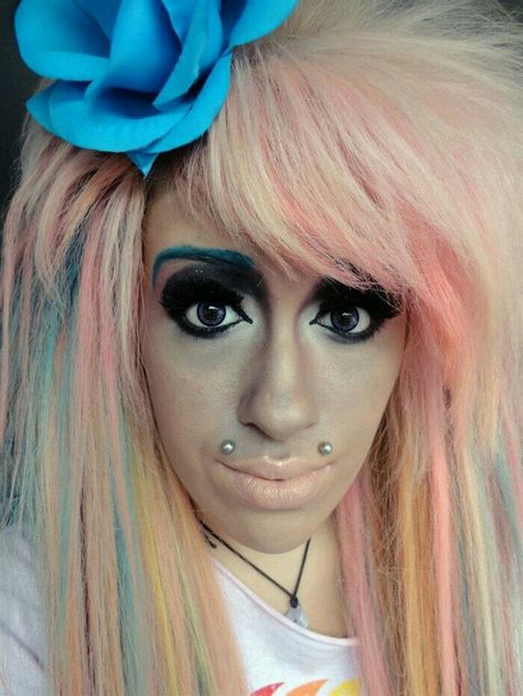 Bad Makeup Fails, Makeup Gone Wrong, Ugly Makeup, What Is Makeup, Scentsy Flyers, Bad Eyebrows, Makeup Fails, Bad Makeup, Extreme Fashion