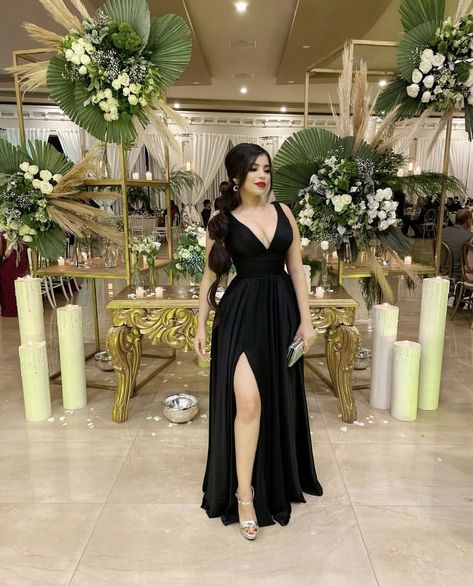 Vestidos De Gala Elegantes Noche, Black Bridesmaid Dress, Evening Dress Black, Trendy Date Night Outfit, Black Bridesmaid, Black Bridesmaids, Prom Girl Dresses, Black Spaghetti, Long Evening Dress