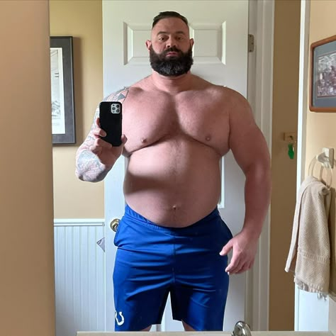 Andrew Dunkman (@andrew_dunkman) • Fotos e vídeos do Instagram Chubby Guy, Bear Man, Beefy Men, Muscle Bear, Macho Man, Big Muscles, Big Belly, Big Guys, January 9