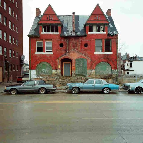 Photos from the 100 Abandoned Houses project Detroit Houses, Abandoned Detroit, Derelict House, Abandoned City, Foreclosed Homes, United States History, House Photography, Photography Series, Motor City