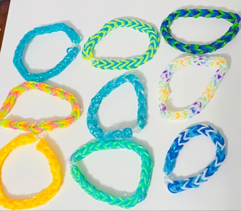 Bracelets Colors Ideas, Bracelet Combos, Loom Bands Designs, Bracelets Colors, Rainbow Loom Bracelets Easy, Loom Band Bracelets, Rainbow Loom Rubber Bands, Rainbow Loom Designs, Loom Designs