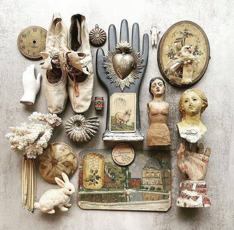 Oddities Collection Cabinet Of Curiosities, Mini Cabinet Of Curiosities, Vintage Trinkets, Cabinet Of Oddities, Dollhouse Taxidermy, Cabinet Of Curiosities Miniature, Assemblage Art Dolls, Collections Of Objects, Shadow Box Art