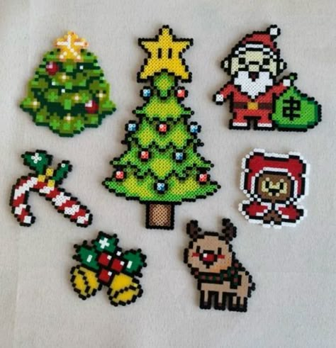 Christmas Perler Bead Designs Perler Beads Holiday Patterns, Peeler Bead Christmas Ornaments Pattern, Elf Perler Beads, Perler Beads Decor, Perler Christmas Ornaments, Christmas Perler Bead Ideas, Christmas Hama Beads Pattern, Christmas Pearl Beads, Christmas Melty Beads