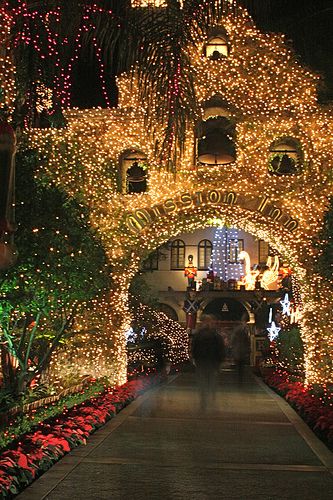 Mission Inn Riverside Festival of Lights. California.....aww I used to pass this everyday on the way to UC Riverside! Mission Inn Riverside, Mission Inn, Riverside California, Christmas Scenes, Noel Christmas, Festival Lights, Christmas Aesthetic, Christmas Joy, Outdoor Christmas