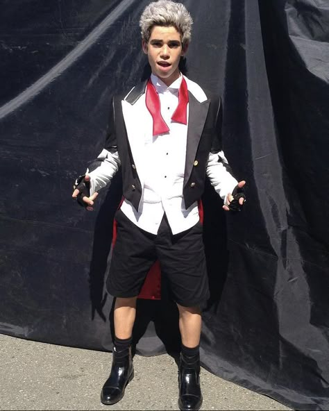 Carlos Descendants Outfit, Carlos Descendants, Descendants Pictures, Cameron Boys, Descendants Cast, Isle Of The Lost, Zombie Disney, Cameron Boyce, Disney Descendants