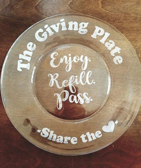 Simple giving plate. Enjoy. Refill. Pass. Share the ❤️. Plate Etching Ideas, Etched Glass Plate Ideas, Wild Lillies, The Giving Plate, Sharpie Plates, Etching Projects, Charger Plate Crafts, Decorated Plates, Turkey Table