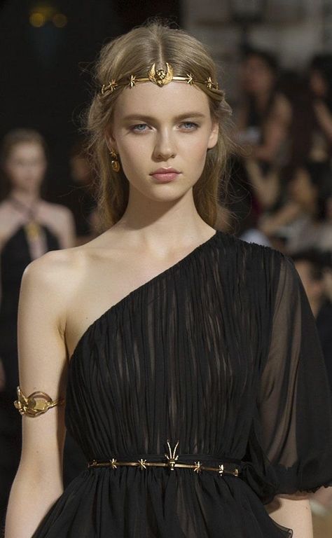 Valentino 2015, Goddess Costume, Actrices Hollywood, Fairy Fashion, Greek Fashion, Fantasy Dress, Fantasy Fashion, Fall 2015, Looks Vintage