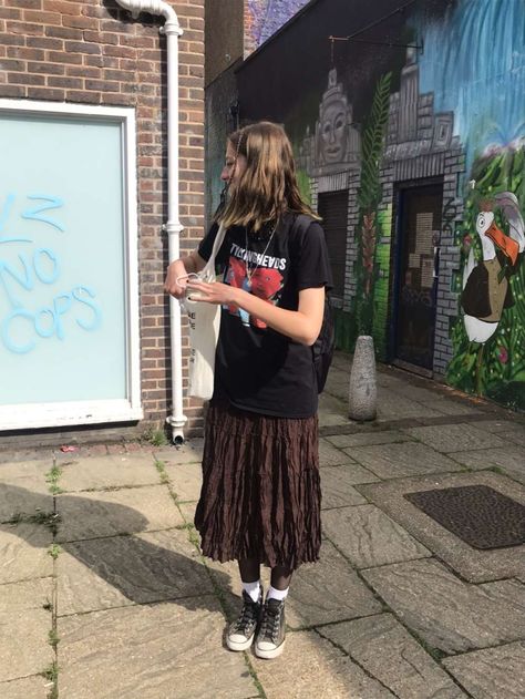 Baggy Shirt And Long Skirt Outfit, Big T Shirt Long Skirt, Baggy Shirt And Skirt, Summer Long Baggy Skirt, Long Skirt Baggy Shirt, Maxi Skirt Grunge, Baggy Shirt Outfit, Big Tshirt Outfit, Flowy Skirt Outfit