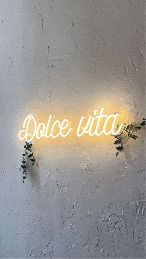 Italy Iphone Wallpaper Aesthetic, La Dolce Vita Wallpaper, Italy Background Aesthetic, Italy Aesthetic Wallpaper Iphone, Italy Iphone Wallpaper, Minimalist Summer Wallpaper, Italian Wallpaper Aesthetic, Italian Summer Aesthetic Wallpaper, Vogue Aesthetic Wallpaper