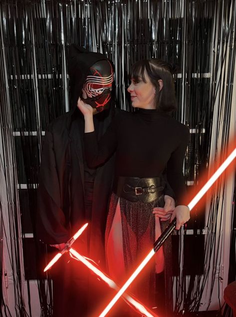 Halloween Costume 2021 #starwars #reyskywalker #sithlord #darkside #kyloren Kylo Ren And Rey Costume, Kylo Ren Costumes, Rey Palpatine, Rey Costume, Kylo Ren And Rey, Sith Lord, Star Wars Costumes, Kylo Ren, Diy Costumes