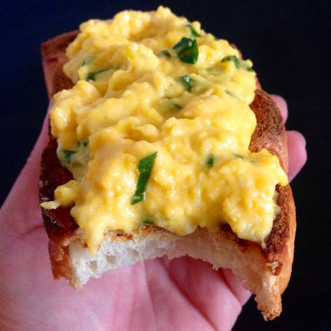 The Cooking of Joy: Gordon Ramsay's Sublime Scrambled Eggs - Two Ways Wet Scrambled Eggs, Japanese Scrambled Eggs, Gordon Ramsay Eggs, Gordon Ramsay Scrambled Eggs, Gordon Ramsay Dishes, Gorden Ramsey, Gordon Ramsey Recipes, Best Scrambled Eggs, Egg Sandwich Recipe