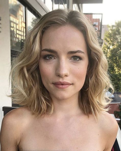 Willa Fitzgerald Dare Me, Plastic Surgery Facts, Willa Fitzgerald, Aesthetic Surgery, Star Beauty, Yale University, Celebrity Photo, Nose Job, Tummy Tucks