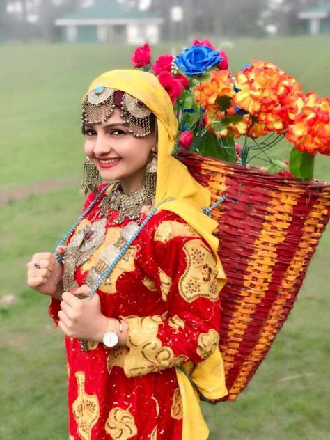 Kashmiri Outfits For Women, Gown Dress Party Wear, Navratri Dress, Happy Birthday Wishes Photos, Happy Girl Quotes, Couples Pictures, Good Morning Beautiful Flowers, Lawn Suit, Traditional Indian Dress