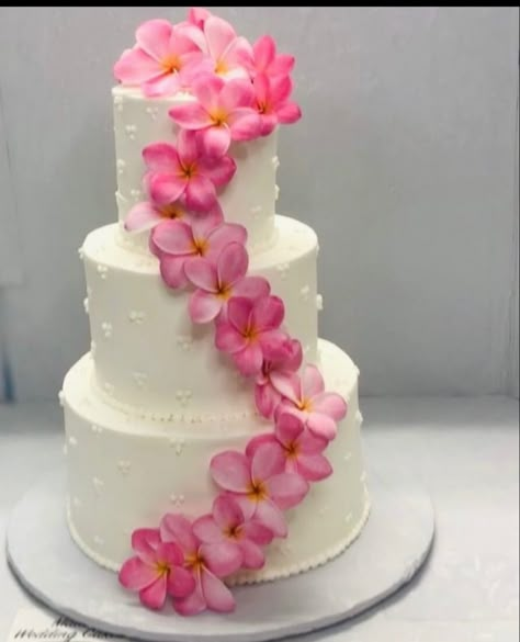 Summer Birthday Cake, Hibiscus Wedding, Quince Cake, Birthday Bbq, Cute Birthday Ideas, Cute Baking, Creative Birthday Cakes, Simple Birthday Cake, Pretty Birthday Cakes