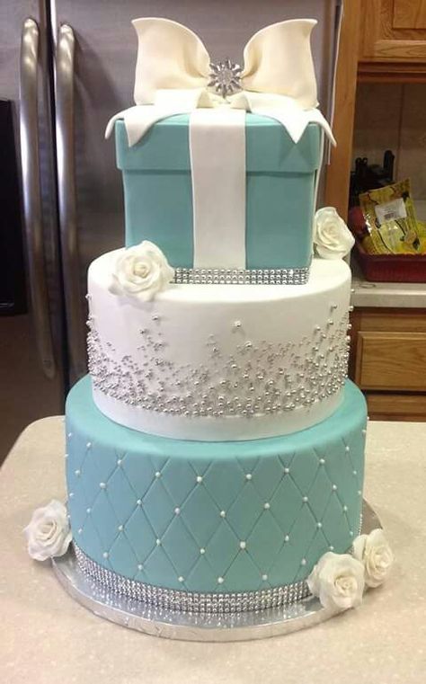 Tiffany Themed Cake, Tiffany Co Cake Ideas, Tiffany And Co Sweet 16 Ideas, Breakfast At Tiffanys Bridal Shower Cake, Tiffany Blue Birthday Cake, Aqua Theme Birthday Party, Tiffany Themed Birthday Party, Tiffany Birthday Cake, Tiffany And Co Cake