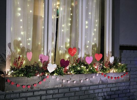 Valentines Window Box Ideas, Valentine Window Boxes Ideas, Valentine’s Day Outdoor Decor, Valentine Outdoor Decor Front Porches, Valentines Day Outdoor Decorations, Valentine Front Porch Ideas, Valentine Porch Decorating Ideas, Valentines Outdoor Decorations, Diy Valentine's Day Decorations