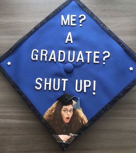 Disney Grad Caps, Disney Graduation Cap, Funny Graduation Caps, Creative Graduation Caps, Nurse Graduation Cap, Disney Graduation, College Grad Cap Ideas, Graduation Cap Decoration Diy, The Princess Diaries