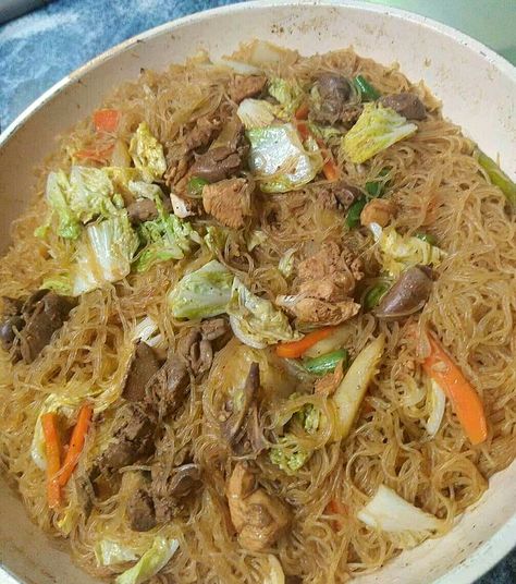 Pancit Bihon Pancit Bihon, Filipino Food Dessert, Alcohol Aesthetic, Filipino Food, Family Meal, Food Dessert, Filipino Recipes, Healthy Snacks Recipes, Clean Recipes