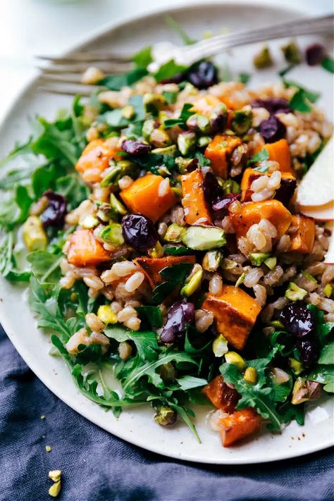 Sweet Potato Farro Salad - Chelsea's Messy Apron Farro Sweet Potato, Quinoa Fruit Salad, Farro Salad Recipes, Farro Recipes, Sweet Potato Salad, Chelsea's Messy Apron, Healthy Chicken Pasta, Citrus Vinaigrette, Farro Salad