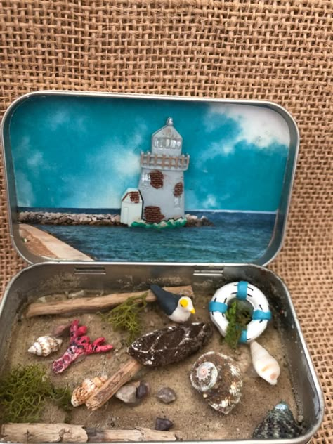 Tin Box Crafts, Altoids Tin Crafts, Painted Tins, Altoid Tin Art, Altoid Tin Ideas, Altoid Tin Crafts, Tin Projects, Sardine Tin, Mint Tin Crafts