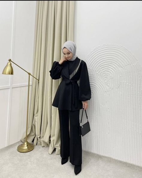 Hijab Dinner Outfit Classy, Formal Suits For Women Hijab, Hijabi Office Wear Classy, Hijabi Business Outfit, Hijabi Suit Outfits, Elegent Hijabi Outfit, Soiree Outfit, Hijabi Outfit, Modern Hijab Fashion