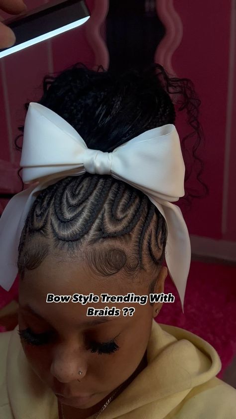 TysHairBoutiqueé💇🏽‍♀️ | Bow trend with fulani braids 😍😍 164 broadway me on hair my boo @bigmara_experience on nails & toes 💕 #hair #nails #toes #salon #shop… | Instagram Fulani Braids Weave, Punk Style Hairstyles, Hair Up Braid Styles, Bow Trend With Braids, All Up Hairstyles Braids, Braided Hairstyles With Designs, Fulani Braids With Bow, Bow Style With Braids, Braid Bow Hairstyle