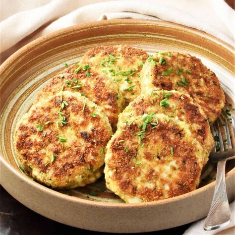 Polish Egg Patties are made using the simplest of ingredients for a quick, easy, delicious and affordable meal. Soft on the inside with a crispy breadcrumb coating they are usually served with mashed potatoes and a zesty salad. #eggpatties #polishrecipes #polishfood #vegetarianpatties #everydayhealthyrecipes Egg Patties, Zesty Salad, Polish Christmas, Ukrainian Recipes, Crescent Roll Recipes, Everyday Dishes, Potluck Recipes, Polish Recipes, European Food