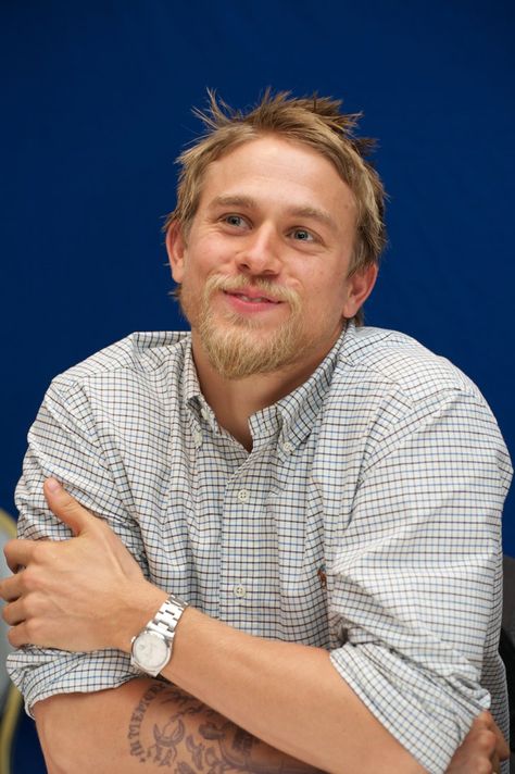 Pin for Later: 30 Things You May Not Know About Charlie Hunnam Sons Of Anarchy Characters, Jason Segel, New Years Traditions, Jax Teller, Kit Harington, Women Writing, Andrew Lincoln, Charlie Hunnam, Sons Of Anarchy