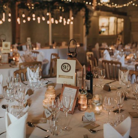 Platform 9 3/4 table centrepiece at wedding - Harry Potter theme ideas Boda Harry Potter, Harry Potter Table, Harry Potter Wedding Ideas, Hp Wedding, Stile Harry Potter, Harry Potter Wedding Theme, Marriage Reception, Festa Harry Potter, Harry Potter Wedding