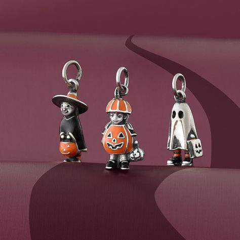 James Avery Halloween Charms, Dangle Rings, Spooky Basket, James Avery Charms, Halloween Bracelet, Halloween Crafts Decorations, Charms For Bracelets, Halloween Charms, Fall Inspiration