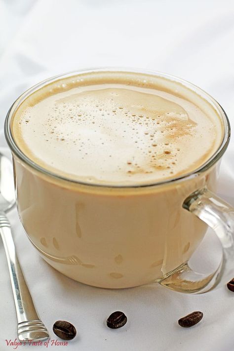 Hot Vanilla Caramel Latte Recipe - Valya's Taste of Home Caramel Latte Recipe, Vanilla Caramel, Best Espresso Machine, Coffee Varieties, Popular Drinks, Caramel Latte, Best Espresso, Good Coffee, Coffee Recipe