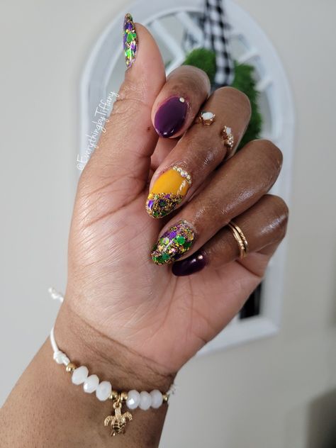 Mardi Gras Nails Acrylic, Mardi Gras Acrylic Nails, Mardi Gras Gel Nails Ideas, Mardi Gras Inspired Nails, Simple Mardi Gras Nails, Mardi Gras Fingernails, Mardi Gras Nails, Mardi Gras Makeup, Shoe Nails