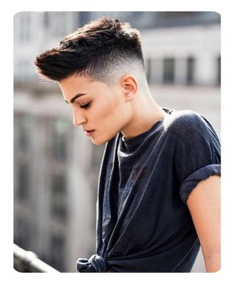 60+ Undercut Hairstyles For Women That Really Stand Out - NiceStyles Short Hair Lesbian Haircuts, Masc Lesbian Haircut, Lesbian Hair, Lesbian Haircut, Androgynous Haircut, Kort Bob, Androgynous Hair, Buzzed Hair, Tomboy Hairstyles