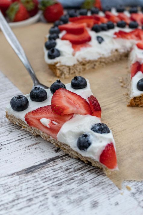 Healthy Fruit Pizza with Granola Crust | The Michigan Dietitian Fruit Pizza Topping, Oat Yogurt, Granola Crust, Chocolate Covered Strawberry Cheesecake, Low Sodium Snacks, Healthy Fruit Pizza, Yogurt And Fruit, Protein Donuts, Chocolate Oats