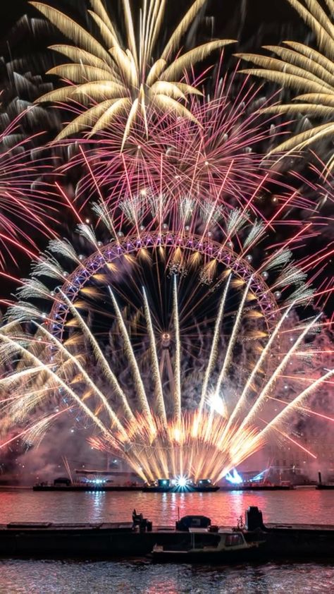 London New Years Eve, London Fireworks Video, London Fireworks, Fireworks In London, Sydney New Year Fireworks, Fireworks Aesthetic Colorful, Fireworks Festival, Long Exposure, London Uk