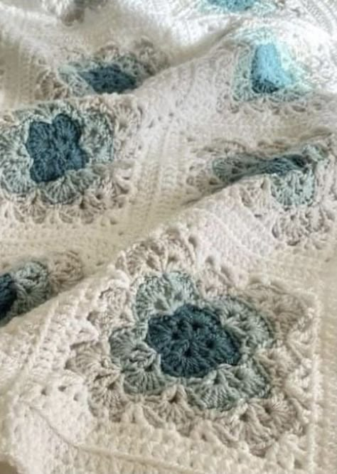 Granys Crochet Squares Free Pattern, Crochet Blanket Vintage, Crochet Square Blanket, شال كروشيه, Granny Square Crochet Patterns Free, Crochet Bedspread Pattern, Crocheted Blanket, Crochet Blanket Designs, Crochet Bedspread