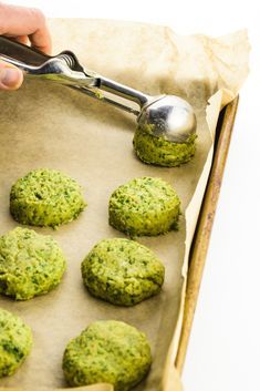 Easy Baked Falafel, Easy Homemade Falafel, Falafel Easy Recipe, Easy Vegan Falafel Recipe, Baked Falafel Recipe Canned Chickpeas, Falafel Recipe Canned Chickpeas, Oven Baked Dinner Recipes, Broccoli Falafel, Baked Dinner Ideas