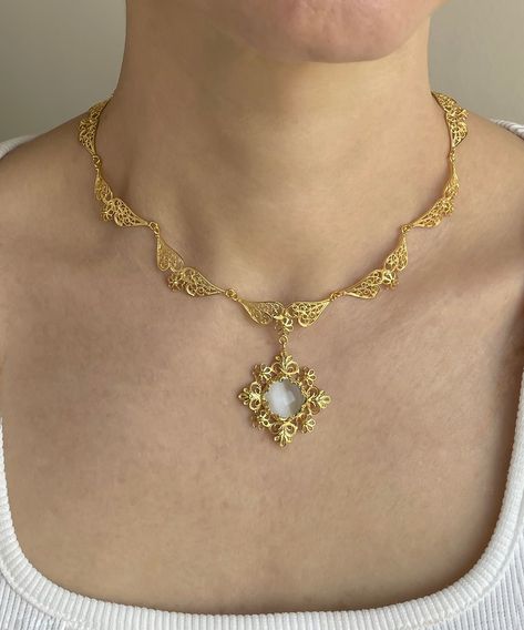 Gold Mother of Pearl Silver Choker Vintage Necklace, 925 Sterling Gold Plated Handmade Victorian Filigree Floral Jewelry, Edwardian Necklace - Etsy Bridgeton Accessories, Filigree Gold Jewellery, Vintage White Gold Necklace, Vintage Necklace Aesthetic, Vintage Jewelry Aesthetic, Thigh Jewelry, Antique Jewelry Victorian, Edwardian Necklace, Yellow Diamond Necklace