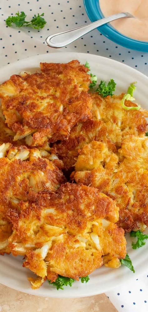 How to make crab cakes with canned crab meat. Simple ingredients are used to bring out the most crab flavor. #crabcakes #seafood #crabfritters #chickenofthesea Crab Cakes With Canned Crab, Can Crab Meat Recipes, Crab Cakes Easy, Canned Crab Meat, Crab Cake Recipes, Crab Meat Recipes, Crab Dishes, Crab Cake Recipe, Meat Appetizers