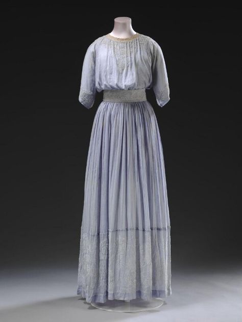 Edwardian Walking Dress, 1910 Dress, Lavender Gown, Lavender Cotton, 1900s Fashion, Summer Day Dresses, 1910s Fashion, Fashion Reference, Pale Lavender