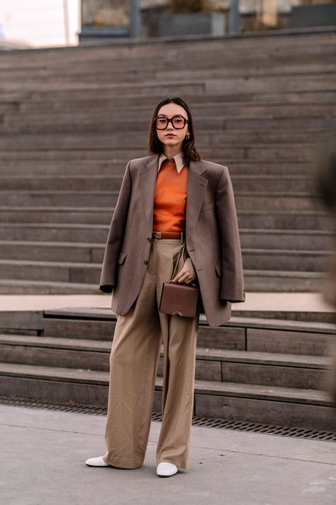 The Street Style At Paris Fashion Week Is Making Us Rethink Our Closet +#refinery29 Paris Fall Fashion, Baddie Winter Outfits, Street Style Fall Winter, Stylish Work Attire, Moda Paris, Paris Fashion Week Street Style, Outfit Trends, Street Style Winter, Autumn Street Style