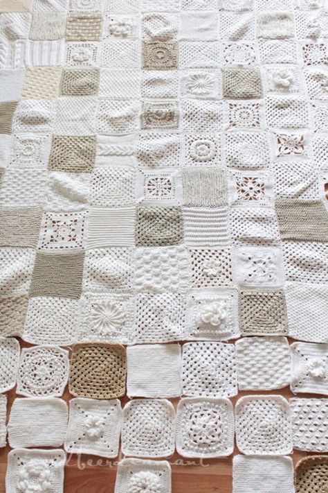 Oooo, this is a bit lovely! White Granny Square afghan from the... Squares Design, Diy Sy, Crocheted Blanket, Confection Au Crochet, Amazing Crochet, Crochet Quilt, Granny Square Blanket, Haken Baby, Granny Squares Pattern