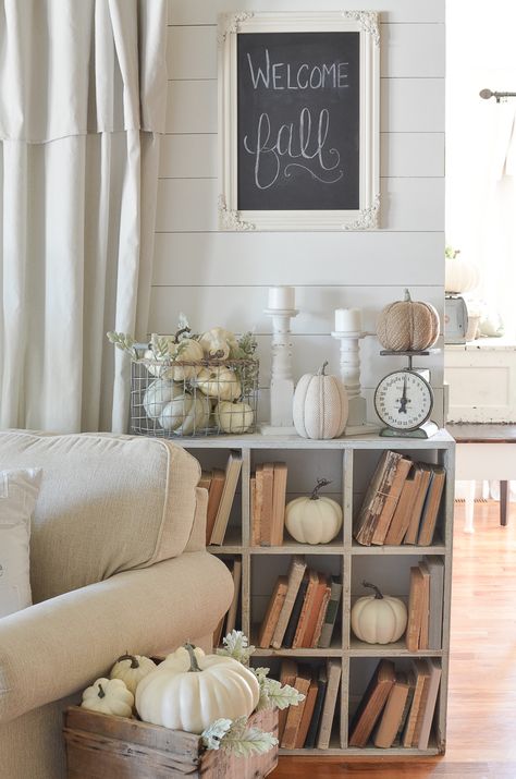 Vintage cubby, old books and farmhouse style fall decor. Beautiful inspiration for fall! Vintage Cubby, Vintage Fall Decor, Living Room Wall Designs, Farmhouse Decor Ideas, Vintage Industrial Decor, Traditional Interior Design, Farmhouse Fall Decor, Welcome Fall, Vintage Fall