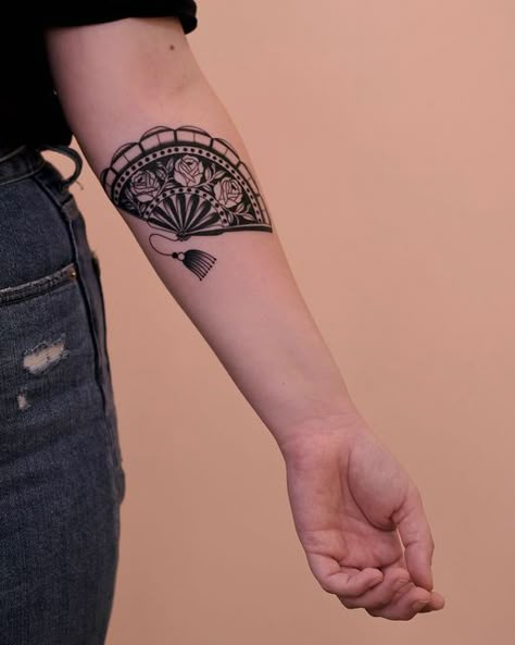 Small Spiritual Tattoos, Matryoshka Tattoo, Top Of Shoulder Tattoo, A Small Tattoo, Art Deco Tattoo, Tato Minimal, Nouveau Tattoo, Fan Tattoo, Sharpie Tattoos