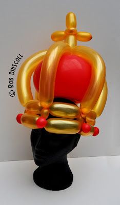 My Daily Balloon: 26th July - Crown Balloon Costume, Balloon Hats, Balloon Crown, Balloon Inspiration, Cardboard Props, Balloon Hat, Twisting Balloons, Balloon Creations, Staff Party