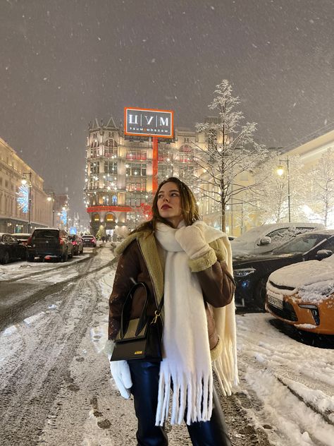 Vienna Austria Winter, Vienna Winter, Winter Squirrel, Cute Winter Fits, Mode Au Ski, Austria Winter, Winter Vacation Outfits, Ootd Winter, Pajama Fashion