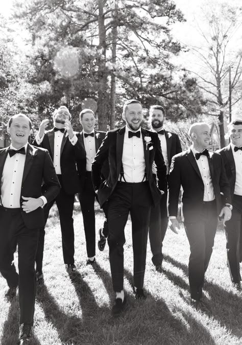 Groomsmen Attire Vintage Classy, Groomsmen Black Pants White Shirt Suspenders, Wedding Picture Groomsmen, Wedding Photo Inspiration Groomsmen, Wedding Photo Inspo Groomsmen, Groomsmen With Groom, Whole Bridal Party Photos, Groom Groomsmen Photos, Wedding Pictures Groomsmen