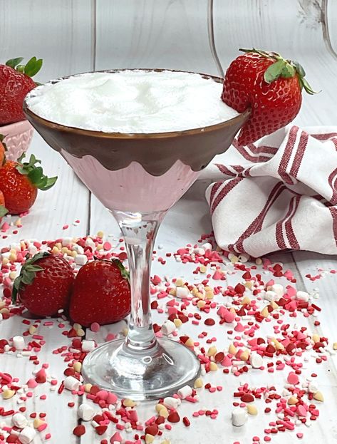 This beautiful Valentine's Day Martini is a sweet and creamy blend of Bailey's Strawberry and Cream, White Creme De Cacao, Strawberries, Chocolate, and creamer. Strawberry And Cream Cocktail, Baileys Strawberry And Cream Recipes, Baileys Strawberry And Cream, Strawberry Liquor, Baileys Martini, Strawberries And Cream Recipe, Strawberry And Cream, Strawberries Chocolate, White Chocolate Strawberries