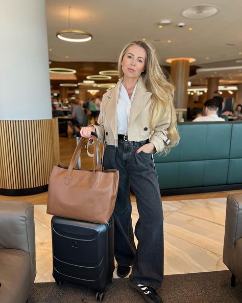 Hajdi Korošec Jazbinšek | Airport outfit - checked ✔️🧳🛫 #ootd #outfit #outfitoftheday #outfitinspiration #ootd #ootn #wiw #wiwt #hajdisi #elodiedetails #outfits… | Instagram Plane Outfit Airport Style Comfy, Long Beige Coat, Chic Airport Outfit, Cute Airport Outfit, Pink Sweatsuit, Airport Outfit Ideas, Comfy Airport Outfit, Airport Outfit Summer, Girls Spring Fashion