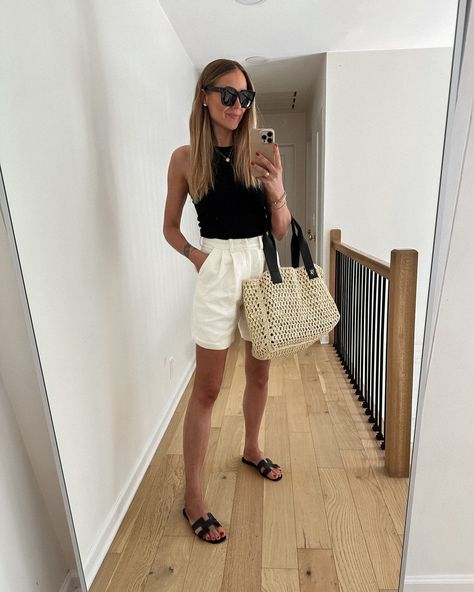 Effortless Chic Outfits, Black Summer Outfits, Sandals Outfit Summer, Hermes Sandals, Holiday Outfits Summer, Outfit For Summer, Womens Outfit, Mum Fashion, Spring Capsule